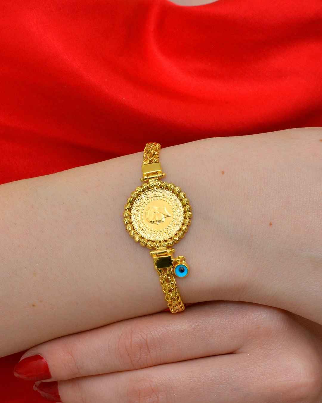 Çeyrek Altınlı Bileklik Nedir? Şıklık ve Yatırımın Buluştuğu Takı Çeyrek Altınlı Bileklik Nedir? Şıklık ve Yatırımın Buluştuğu Takı