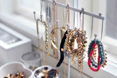 Takı Kutularınızı Düzenli Tutmanın Pratik Yolları ile Minimalizm Nasıl Uygulanır?