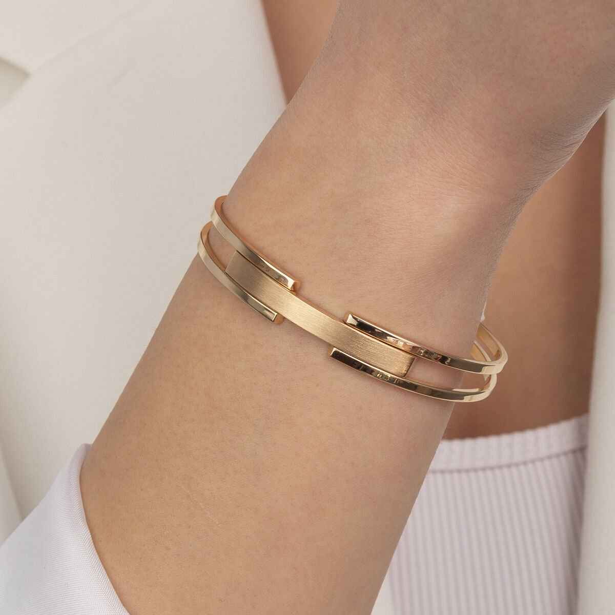 Göz Alıcı Kelepçe Bileklikler: Modanın Yeni Trendi Burada!