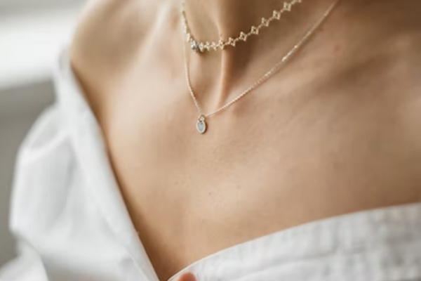 Yaka Modeline Göre Kolye Seçimi