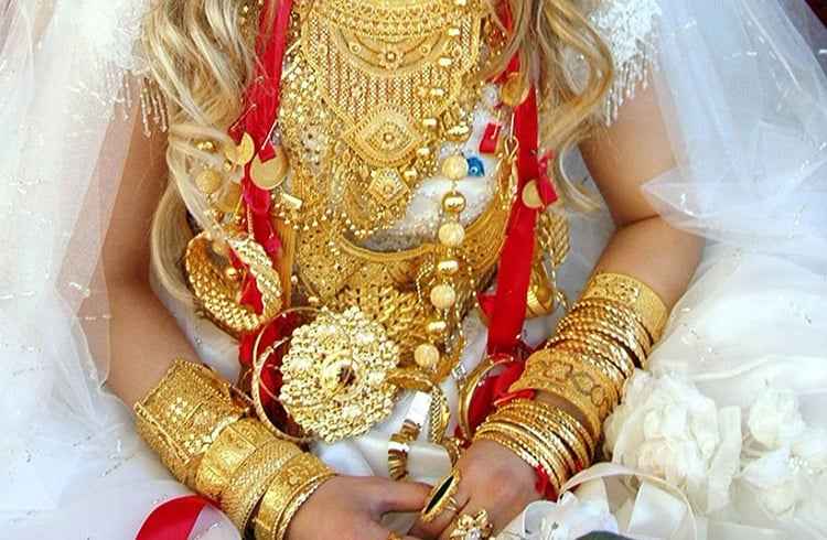 "Altın Bilezik mi, Altın Yatırımı mı? Hangisi Daha Karlı?" "Altın Bilezik mi, Altın Yatırımı mı? Hangisi Daha Karlı?"