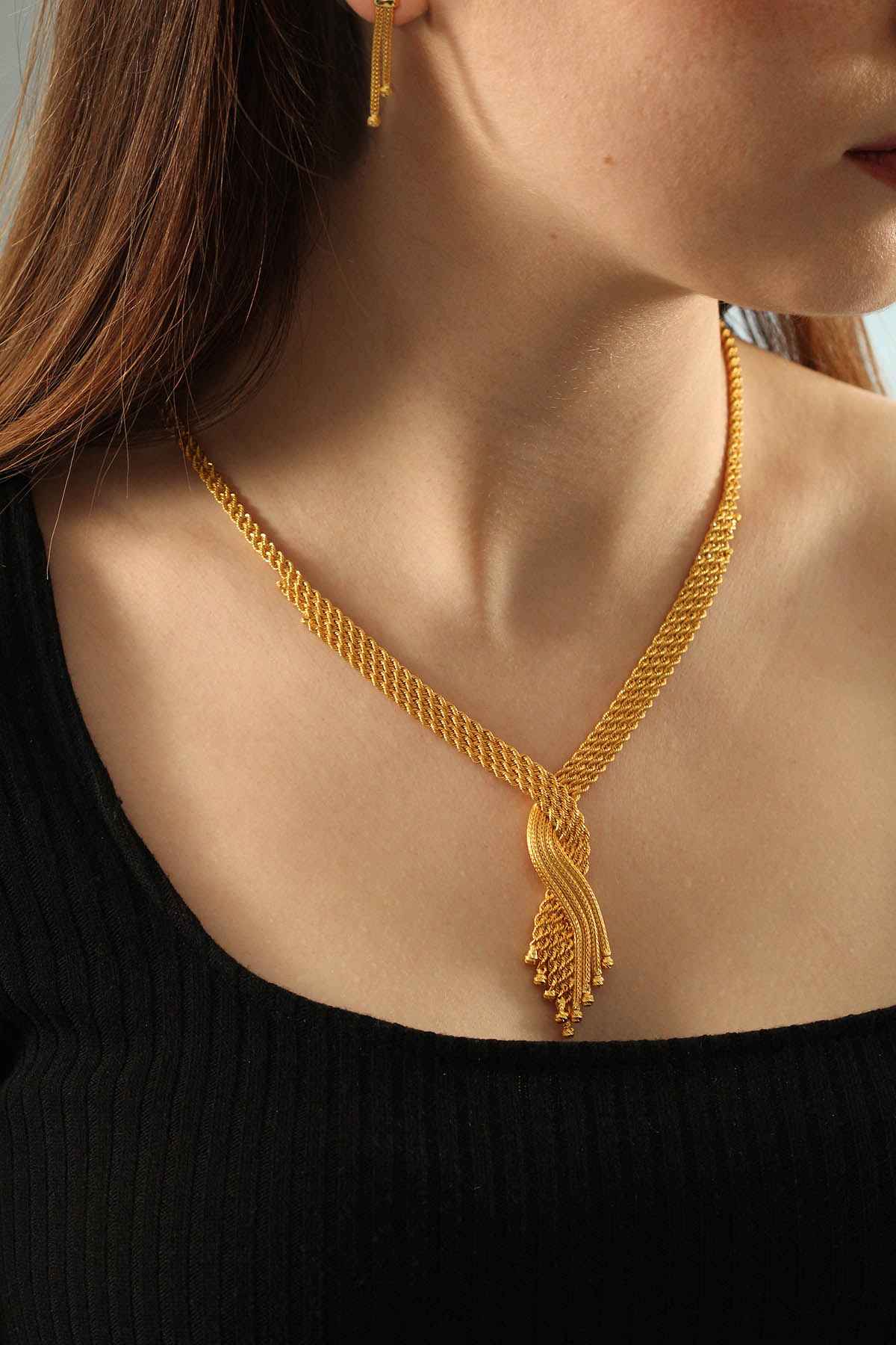 Altın Kolye Seçerken Nelere Dikkat Edilmeli? Uzmanından Öneriler Altın Kolye Seçerken Nelere Dikkat Edilmeli? Uzmanından Öneriler